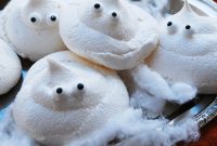 Vegan Ghost Meringues Without Eggs — Light Halloween Treats