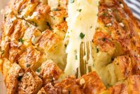 Pull-Apart Garlic Bread in the Air Fryer: Crispy, Garlicky Slices