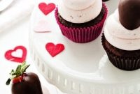 Chocolate-Covered Strawberry Cupcakes: Decadent Valentine Dessert