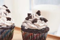 Creamy Oreo Frosting Recipe for Cookies, Cakes & Cupcakes