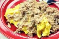 Keto Biscuits and Sausage Gravy Recipe for Low-Carb Comfort Food