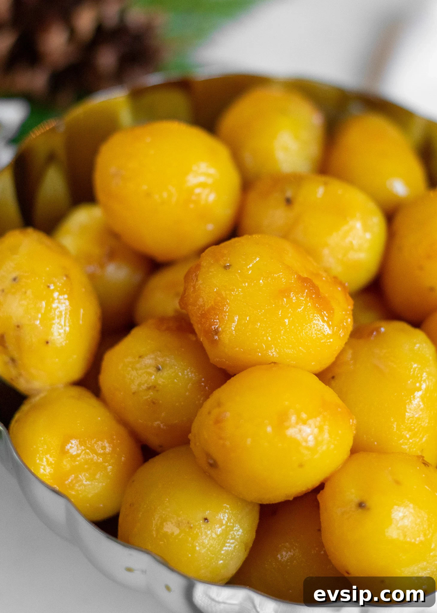 A bowl of caramelized potatoes.