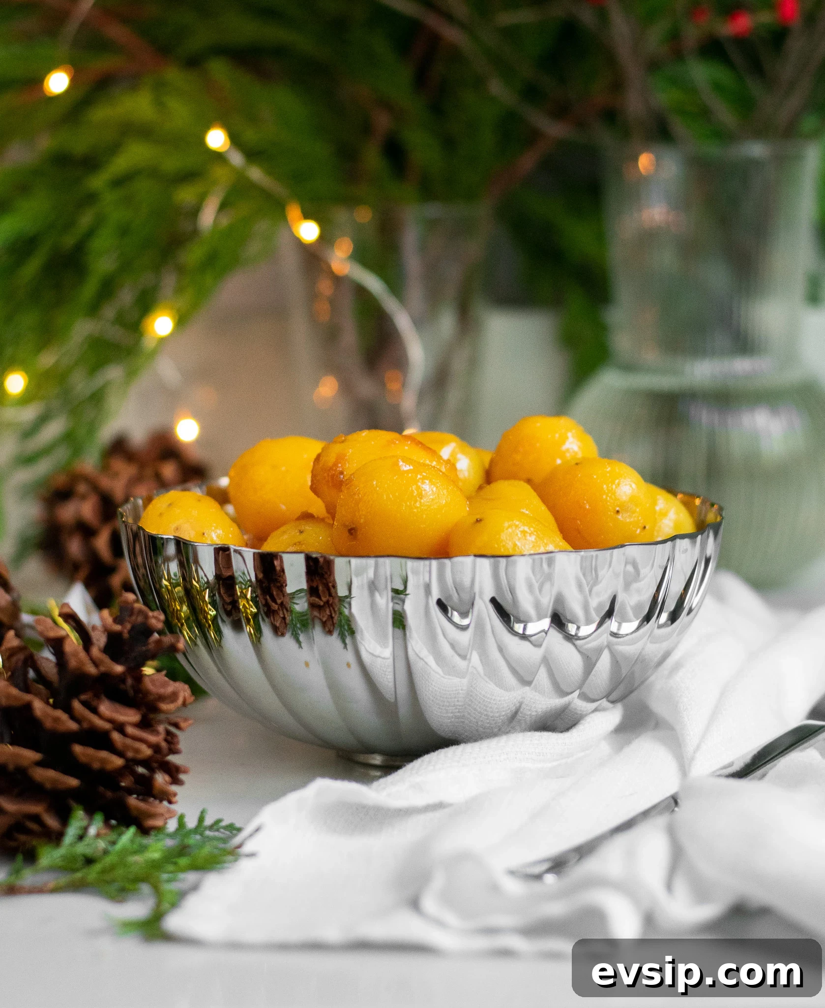A bowl of caramelized potatoes.