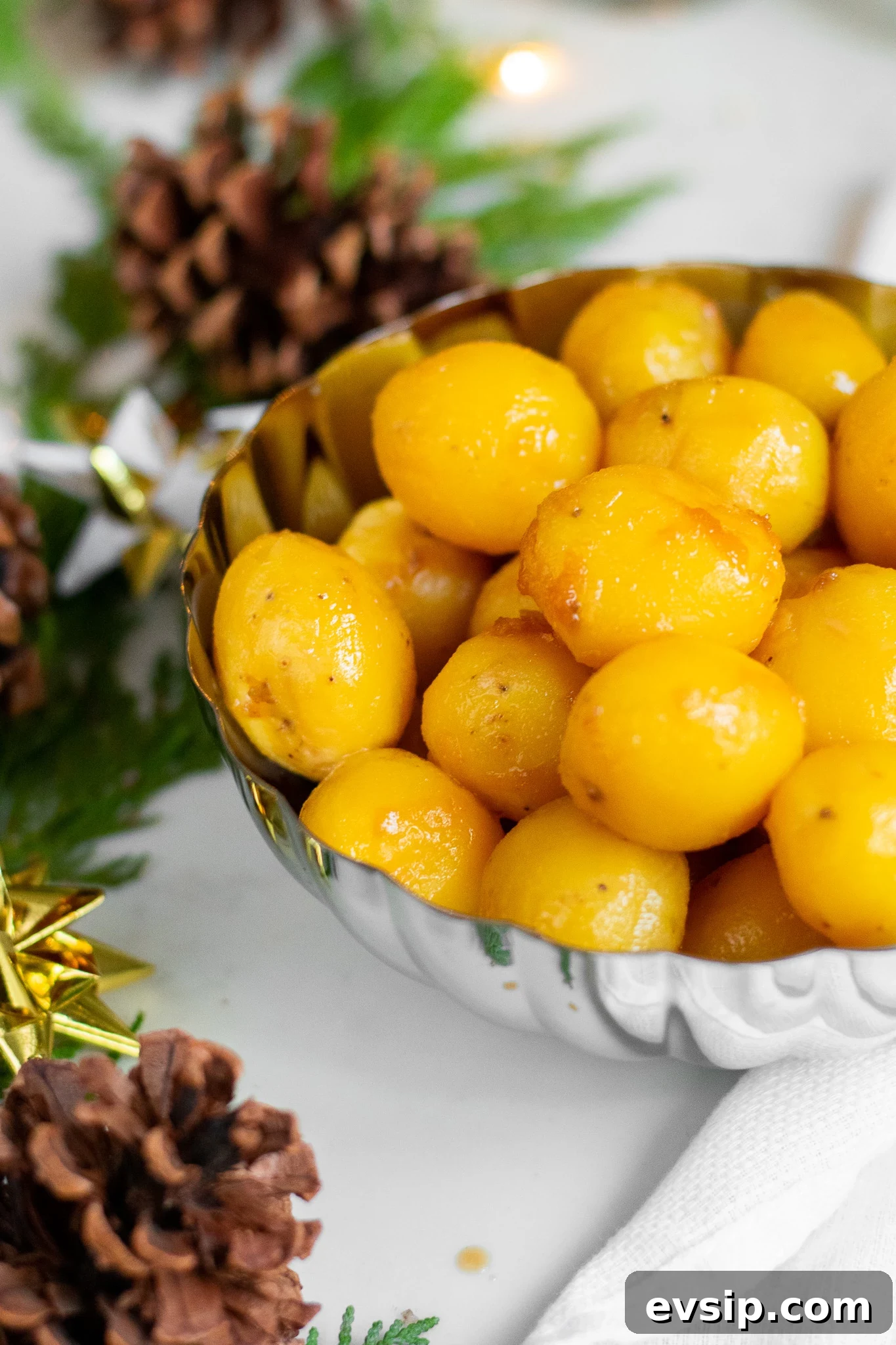 A bowl of caramelized potatoes.