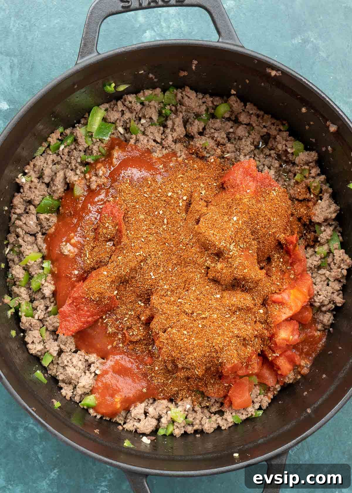 ingredients for keto chili in dutch oven