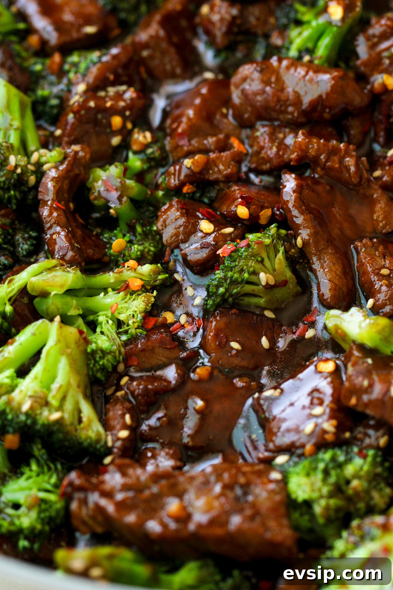 20-Minute Gluten- and Dairy-Free Skillet Beef & Broccoli Dinner 4 This skillet beef and broccoli is an easy 25-minute dinner made in one pan. A gluten-free, dairy-free, nut-free, Keto, Paleo, and kid-approved meal perfect for busy weeknights.