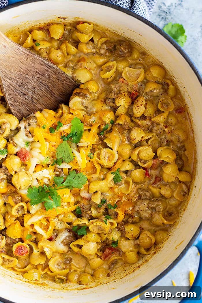 Chile Con Queso Mac and Cheese -is an easy one pot meal that takes only 30 minutes to make. It's a one pot meal that's perfect for any night of the week.