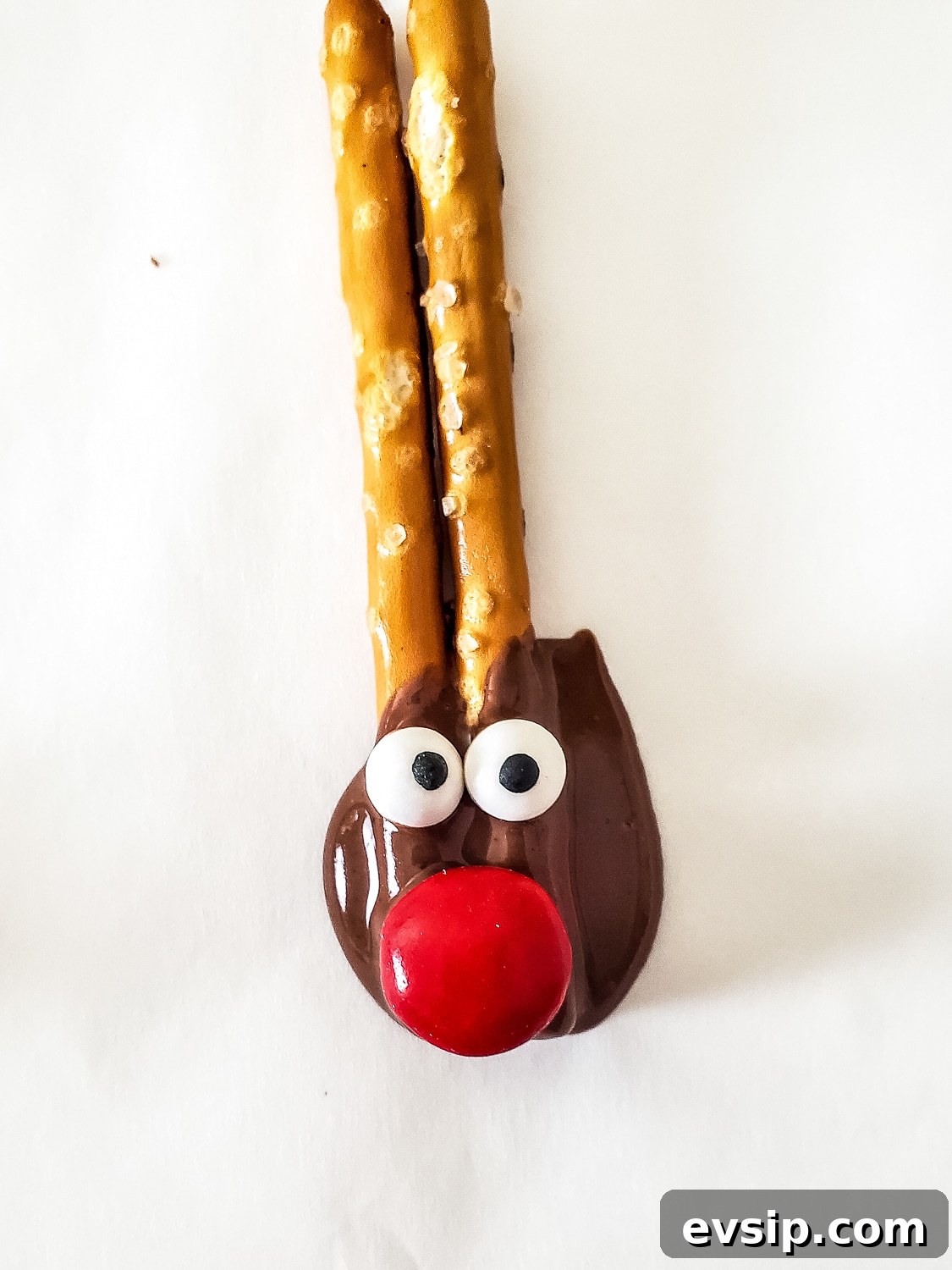 finished reindeer pretzel