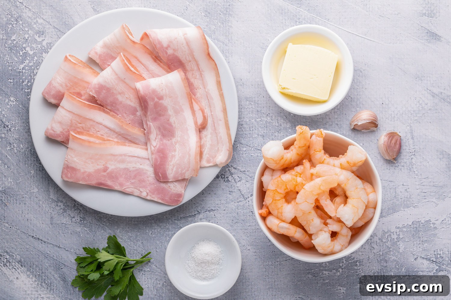 Ingredients needed to make bacon wrapped shrimp