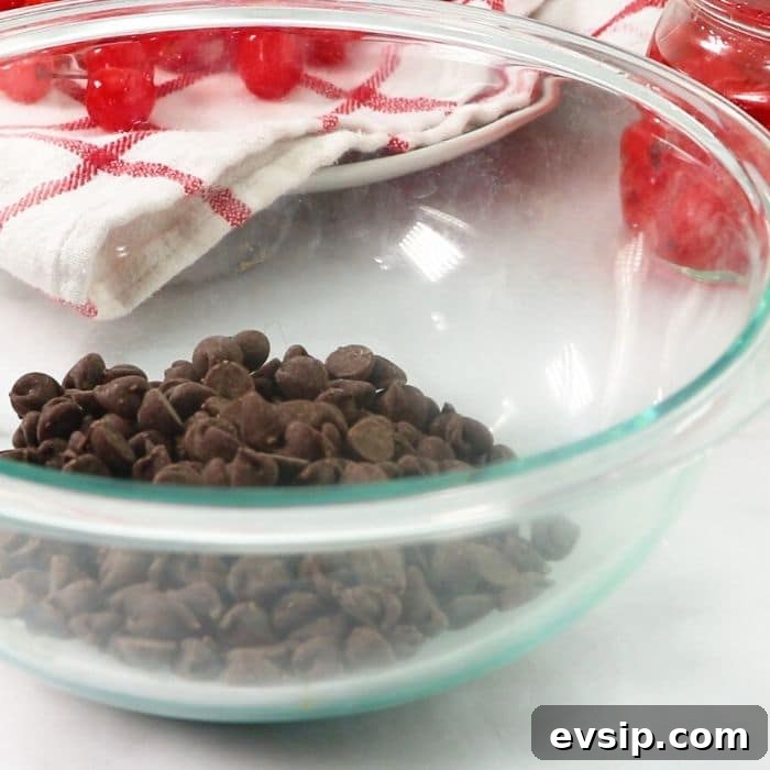 Chocolate-Covered Boozy Cherries Recipe (Video) 5 boozy cherries recipe