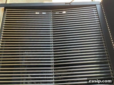 V-shaped grates