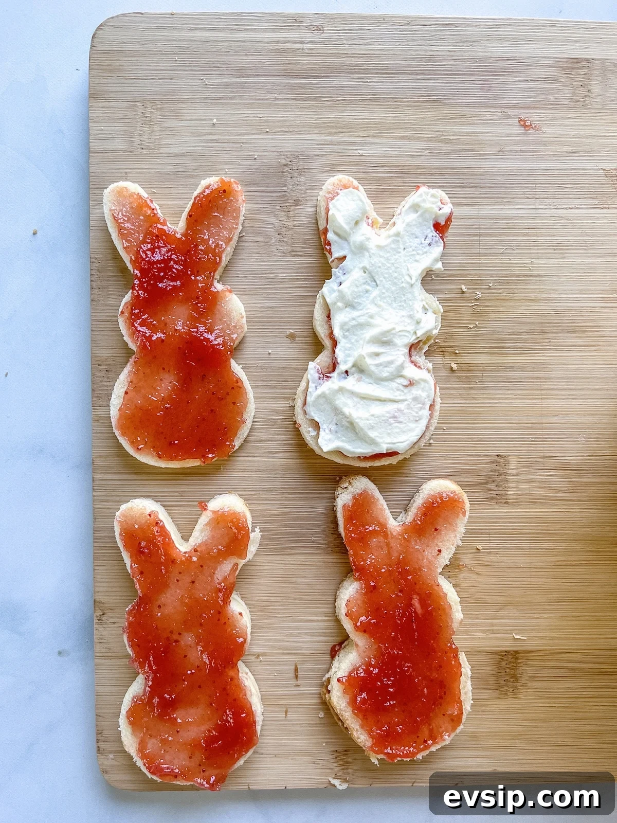 spread filling over jelly