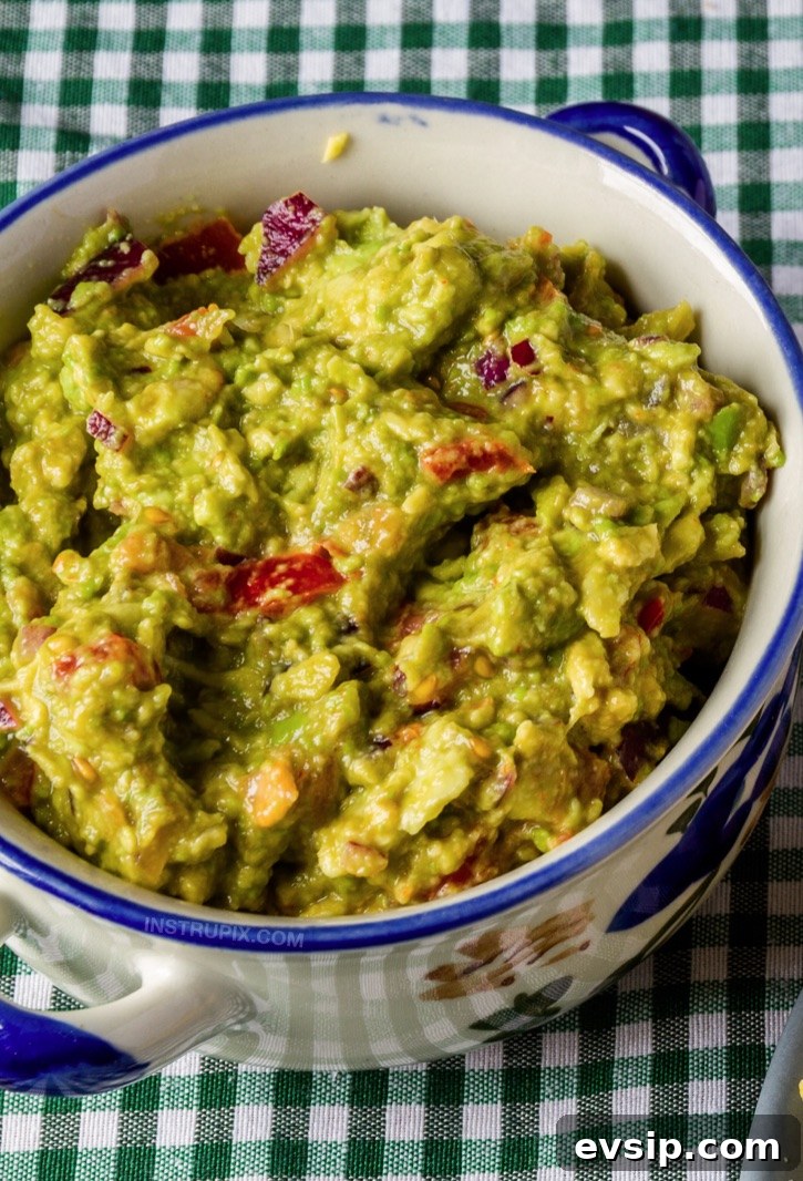 Grilled Avocado Guacamole Recipe for Smoky Flavor 4 Easy Homemade Grilled Guacamole Recipe