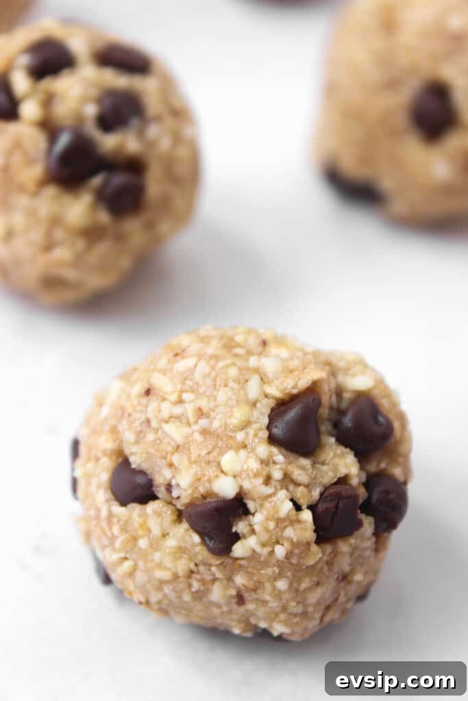 Protein-Packed No-Bake Cookie Dough Bites for Snacking 6 Raw vegan cookie dough bites that taste JUST like oatmeal chocolate chip cookie dough and take 5 minutes to whip up? Yes, PLEASE!
