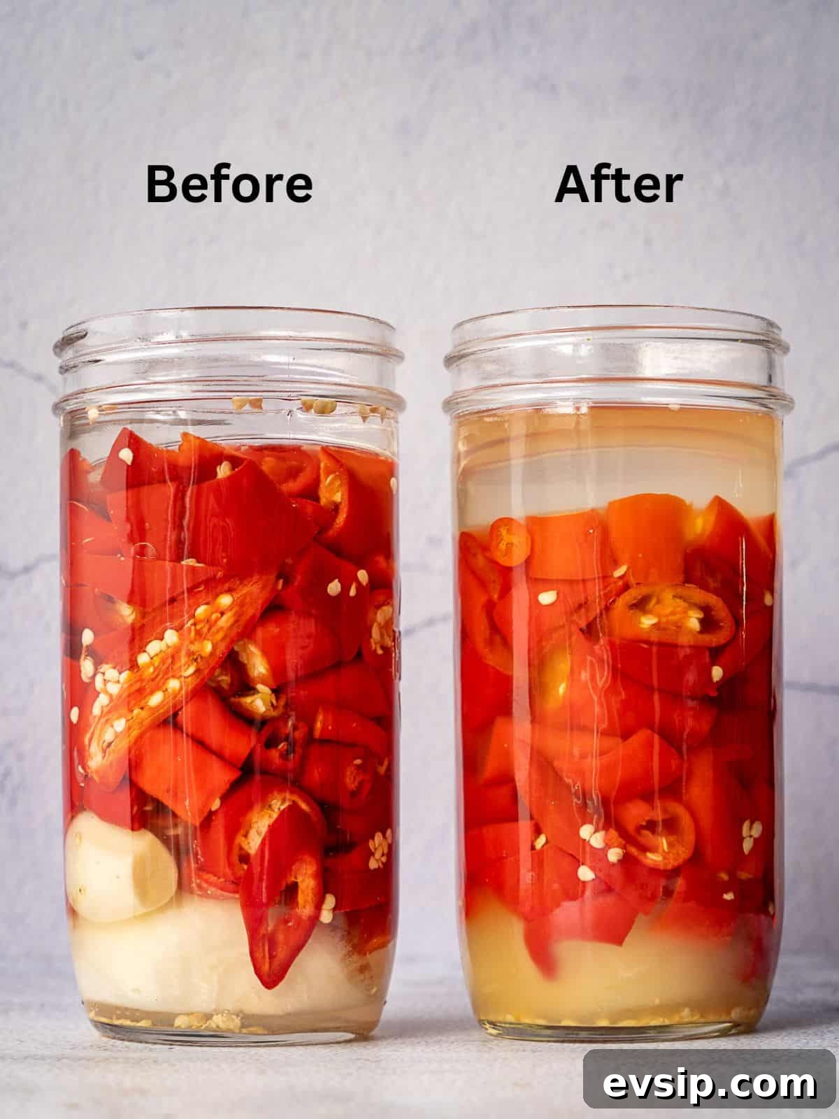 Two jars with fermented peppers showing the change in appearance after 3 days of fermentation. 