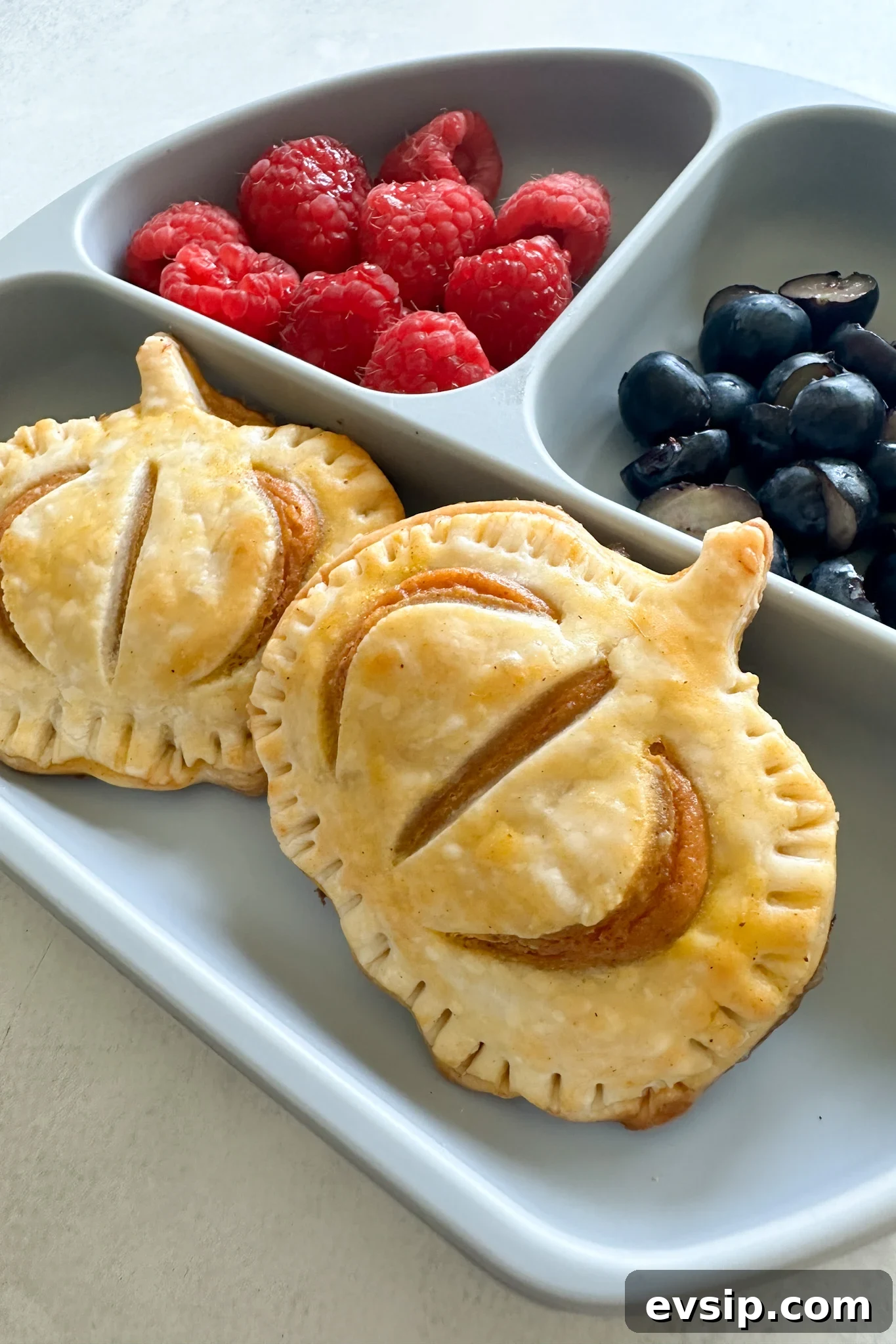 15 Kid-Friendly Pumpkin Recipes for Fall 25 Pumpkin hand pies served with fruits.