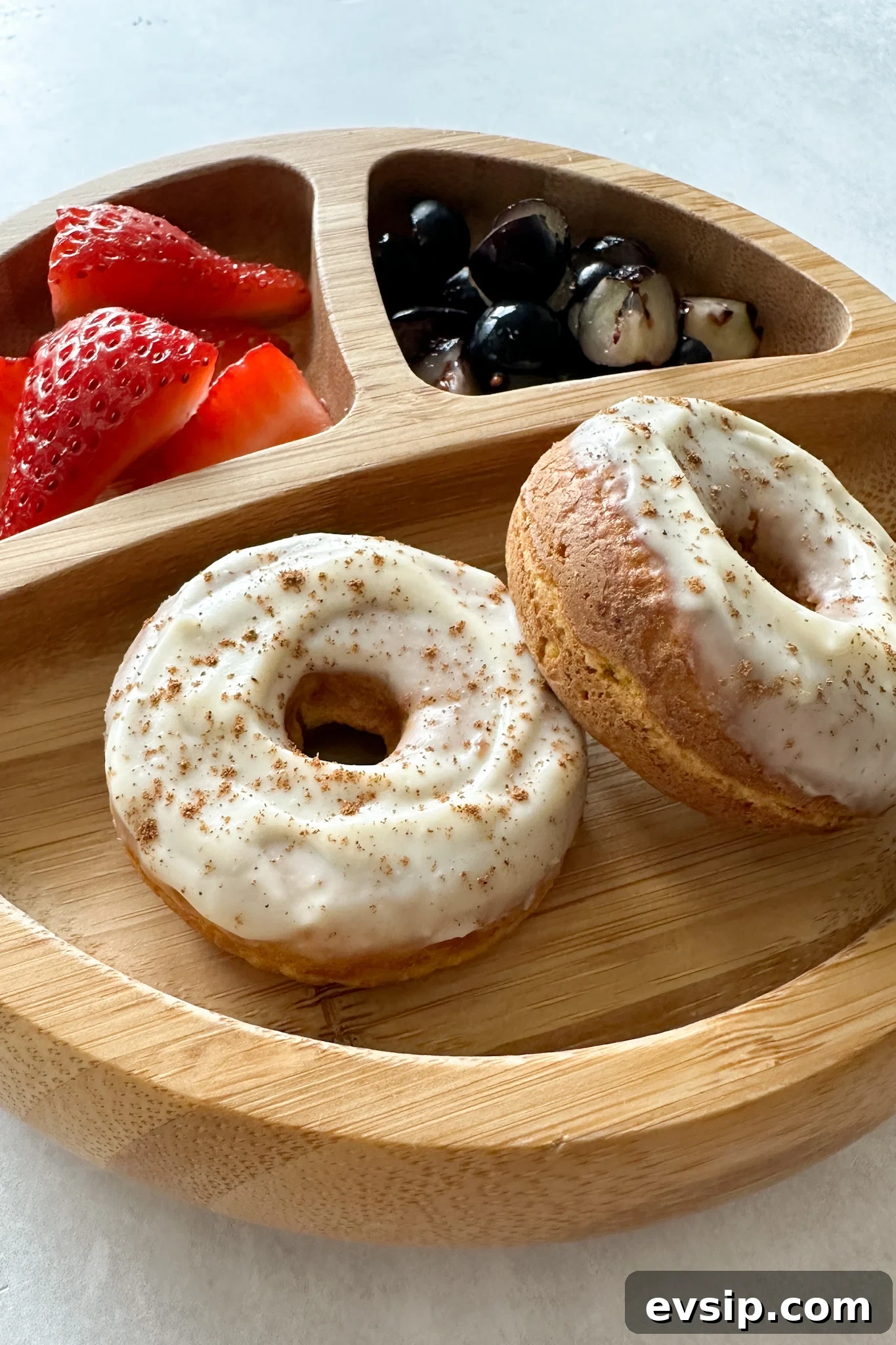 15 Kid-Friendly Pumpkin Recipes for Fall 31 Mini pumpkin donuts served with berries.
