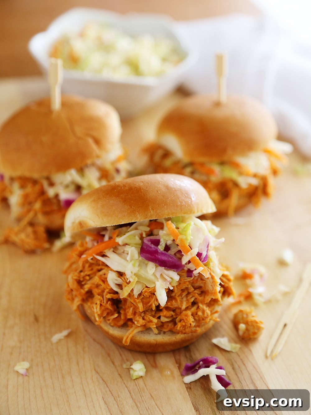 Slow Cooker Buffalo Chicken Sliders Recipe for Game Day 2 Slow Cooker Buffalo Chicken Sliders - Serve this tangy, tender slow cooked buffalo chicken on buttery toasted buns, or as lettuce wraps! Thecomfortofcooking.com
