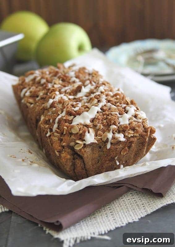 Apple Streusel Bread | runningtothekitchen.com