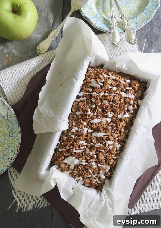 Apple Streusel Bread | runningtothekitchen.com