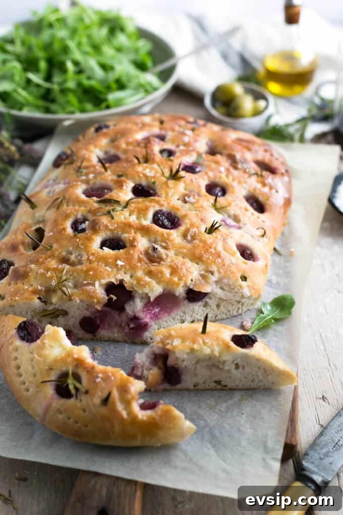 Rosemary focaccia bread with red grapes and sea salt | via @annabanana.co