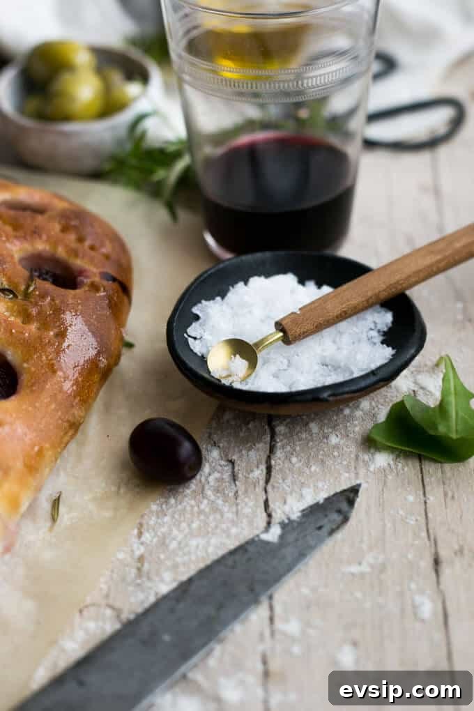 Rosemary focaccia with red grapes | via @annabanana.co
