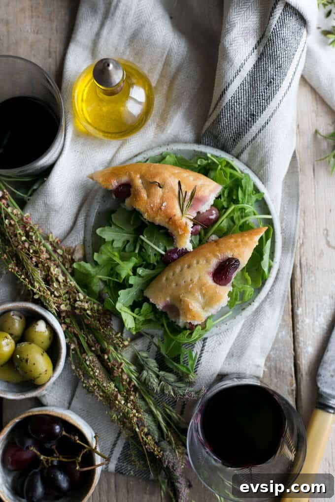 Rosemary focaccia bread with red grapes and sea salt | via @annabanana.co