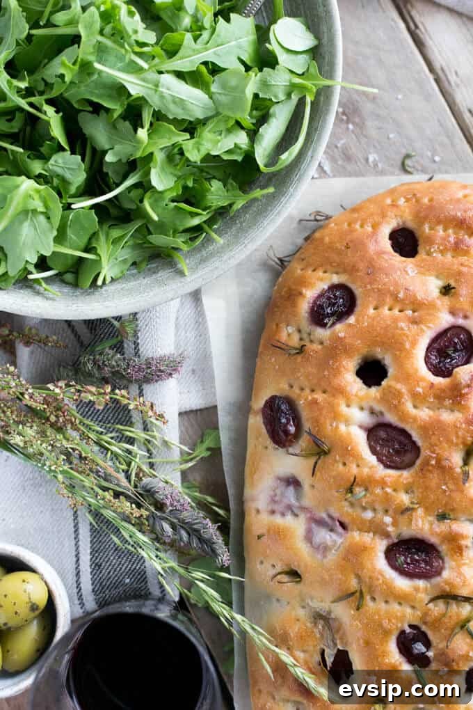Rosemary focaccia bread with red grapes and sea salt | via @annabanana.co