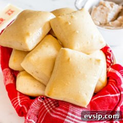 Texas Roadhouse Rolls in a basket