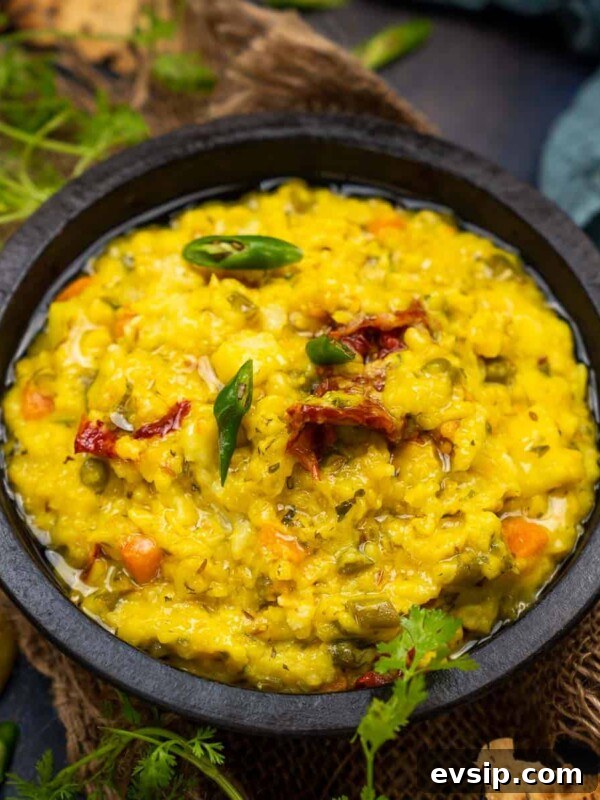 Dalia Khichdi (Broken Wheat Khichdi).